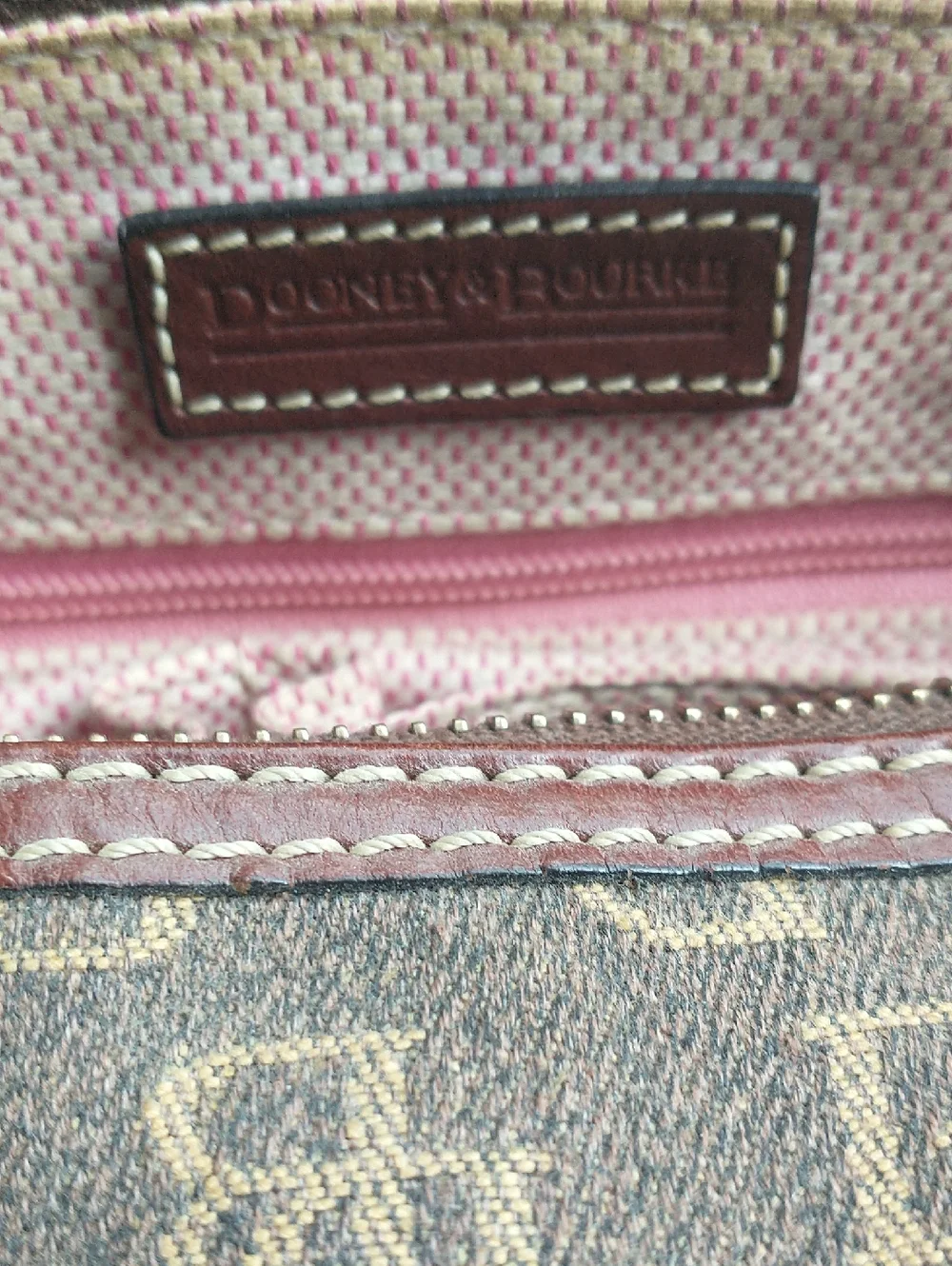 Dooney & Bourke Monogram Fabric Handbag 👜 - Picture 8 of 10